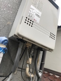 大阪府枚方市 Ｈ様 ノーリツエコジョーズ GT-C2062SAWX BL 20号シンプル（オート）追焚付給湯器 交換工事 交換前