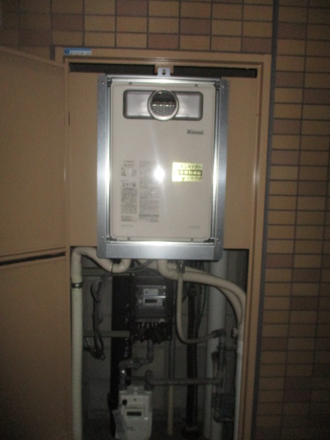 兵庫県神戸市中央区 F様 都市ガス リンナイ給湯器 RUJ-A1610T 16号高温水供給式給湯器 交換工事 交換後