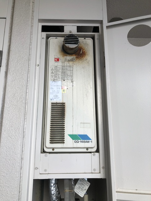 兵庫県西宮市 Ｍ様 都市ガス ノーリツ給湯器 Q-1628AWX-T-DX BL 16号高温水供給式給湯器 交換工事 交換前