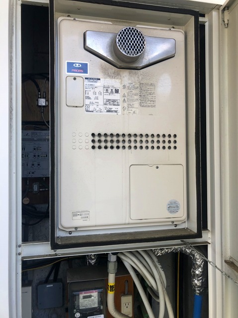 大阪府高槻市 Ｋ様 ノーリツ給湯器 GTH-2444AWX3H-T-1 BL 12A13A 24号フルオート給湯暖房給湯器 交換工事 交換前