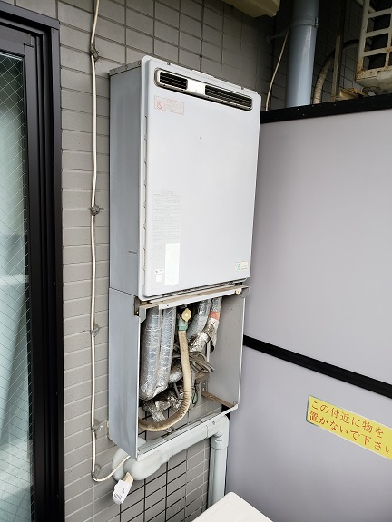 神奈川県大和市 Ｍ様 都市ガス リンナイ給湯器 RUF-A1615SAW(B) 16号オート追焚付給湯器 交換工事 交換前