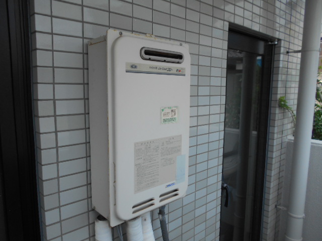 兵庫県神戸市垂水区 T様 都市ガス リンナイ給湯器 RUJ-A1610W 12A13A 16号高温水供給式給湯器 交換工事 交換前