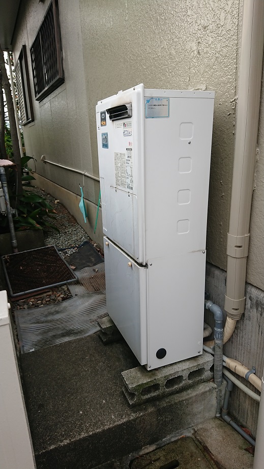 大阪府和泉市 Ｈ様 都市ガス リンナイエコジョーズ RVD-E2405SAW2-1(A) 24号オート給湯暖房給湯器 交換工事 交換前