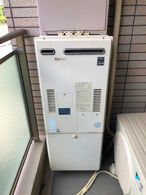 兵庫県芦屋市 Ｉ様 都市ガス ノーリツ給湯器 GQH-2443AWXD-DX BL 24号高温水供給式暖房給湯器 交換工事 交換前