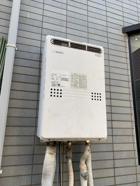 神奈川県大和市 Ｓ様 都市ガス ノーリツエコジョーズ GT-C2462AWX BL 24号スタンダード（フルオート）追焚付給湯器 交換工事 交換前
