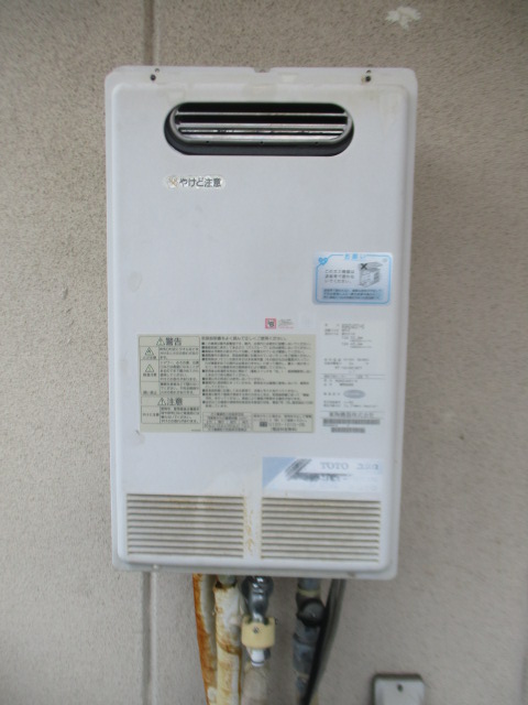 京都府京都市山科区 都市ガス Y様 リンナイ給湯器 RUJ-A2400W 24号高温水供給式給湯器 交換工事 交換前