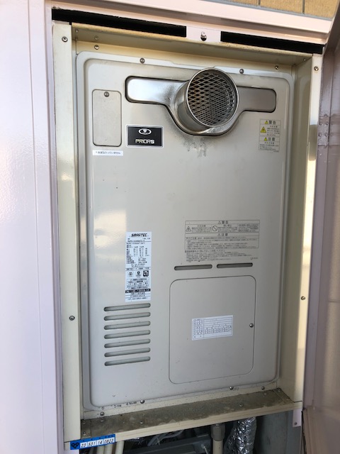 兵庫県西宮市 Ｙ様 都市ガス リンナイ給湯器 RUFH-A2400AT2-3 24号フルオート給湯暖房給湯器 交換工事 交換前