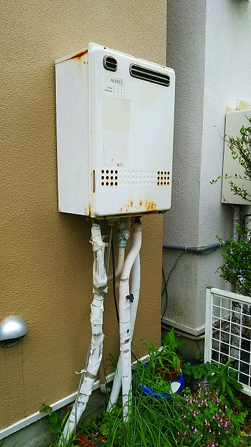 神奈川県逗子市 Ｙ様 都市ガス ノーリツエコジョーズ GT-C2462SAWX BL 24号シンプル（オート）追焚付給湯器 交換工事 交換前