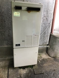 大阪府吹田市 Ｈ様 都市ガス リンナイ給湯器 RUX-A1616W-E 16号オートストップ給湯専用給湯器 交換工事 交換前