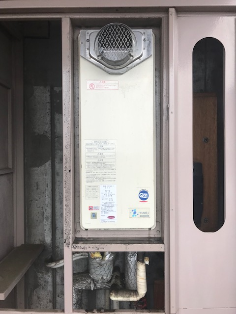 神奈川県大和市 Ｙ様 都市ガス リンナイ給湯器 RUF-SA1615SAT 16号オート追焚付給湯器 交換工事 交換前