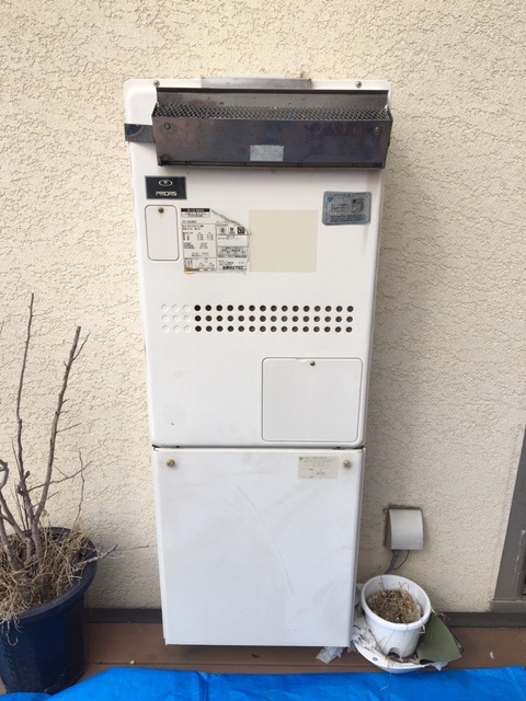 兵庫県芦屋市 Ｏ様 都市ガス ノーリツ給湯器 GTH-C2461AW6H BL 24号スタンダード（フルオート）給湯暖房給湯器 交換工事 交換前