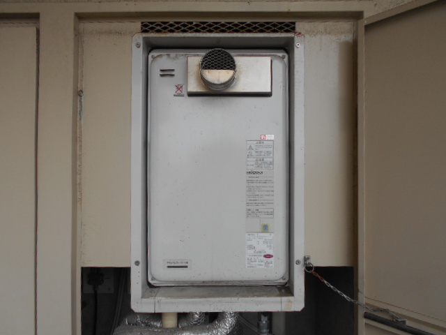 奈良県奈良市 Ｄ様 都市ガス リンナイ給湯器 RUJ-V1611T(A) 16号高温水供給式給湯器 交換工事 交換前