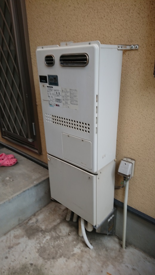 和歌山県和歌山市 Ｋ様 都市ガス ノーリツエコジョーズ GTH-C2450SAW3H-1 BL 24号シンプル（オート）給湯暖房給湯器 交換工事 交換前