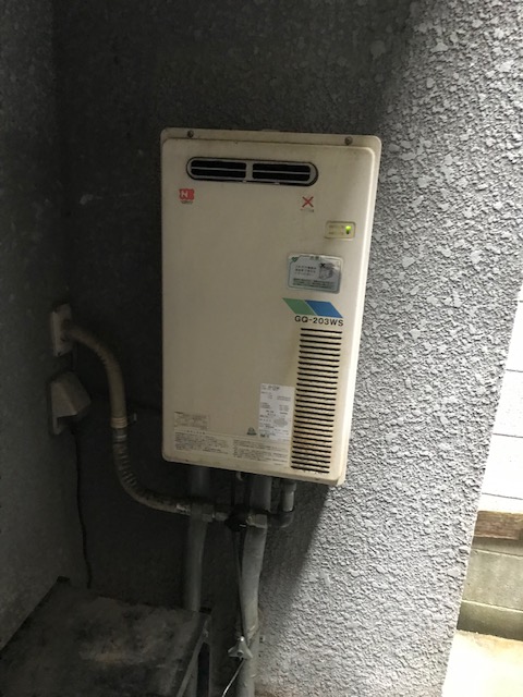 京都府京都市中京区 Ｋ様 都市ガス ノーリツ給湯器 GQ-2039WS-1 20号オートストップ給湯専用給湯器 交換工事 交換前