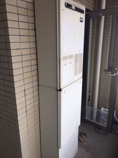 東京都北区 Ｓ様 都市ガス ノーリツエコジョーズ GTH-C2460AW3H BL 12A13A 24号スタンダード（フルオート）給湯暖房給湯器 交換工事 交換前