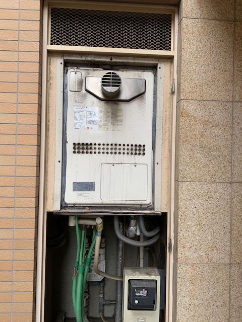 東京都調布市 Ｓ様 都市ガス ノーリツ給湯器 GTH-2444AWX3H-T-1 BL 24号フルオート給湯暖房給湯器 交換工事 交換前