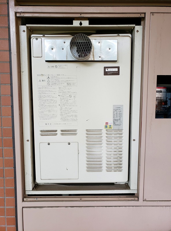 神奈川県座間市 K様 都市ガス リンナイ給湯器 RUFH-A2400AT2-3 24号フルオート給湯暖房給湯器 交換工事 交換前