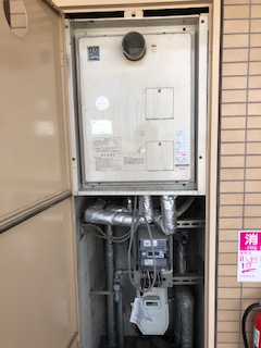 兵庫県加古川市 Ｔ様 都市ガス リンナイ給湯器 RUJ-A1610T 16号高温水供給式給湯器 交換工事 交換前