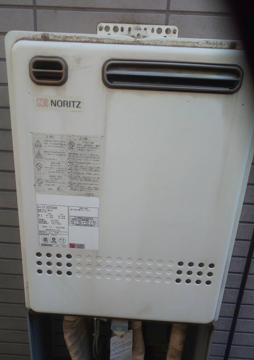東京都足立区 Ｓ様 都市ガス ノーリツエコジョーズ GT-C2462SAWX BL 24号シンプル（オート）追焚付給湯器 交換工事 交換前