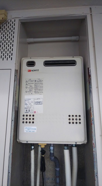 大阪府東大阪市 K様 都市ガス ノーリツ給湯器 	GT-1660SAWX-1 BL 16号オート追焚付給湯器 交換工事 交換前