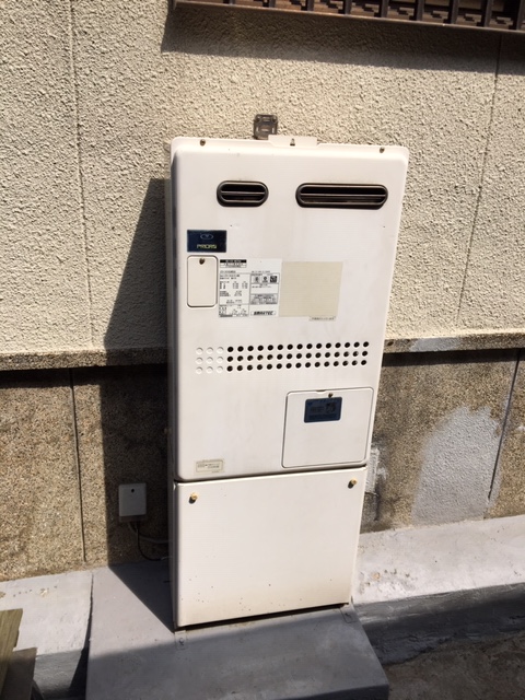 兵庫県神戸市垂水区 Ｋ様 都市ガス ノーリツエコジョーズ GTH-C2460SAW3H BL 24号シンプル（オート）給湯暖房給湯器 交換工事 交換前