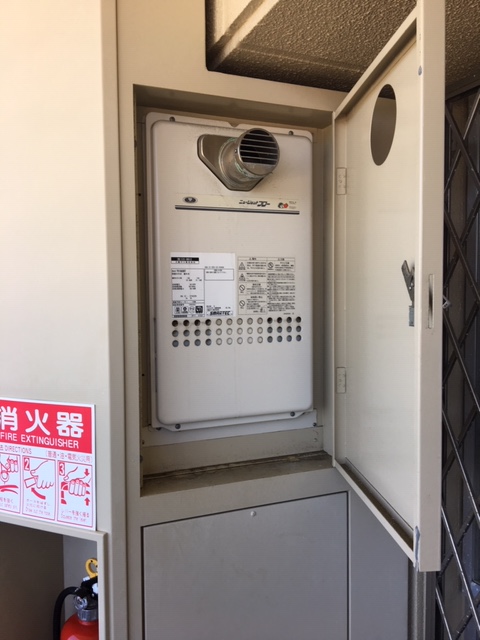 兵庫県神戸市垂水区 Ｈ様 都市ガス ノーリツ給湯器 GQ-1627AWX-T-DX BL 16号高温水供給式給湯器 交換工事 交換前