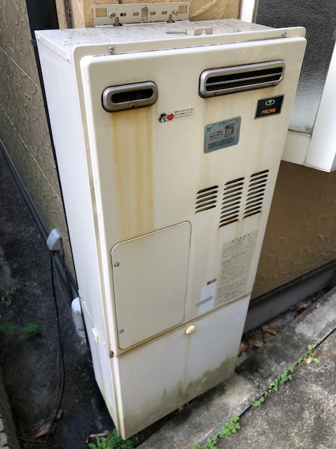 大阪府茨木市 Ｉ様 都市ガス ノーリツエコジョーズ GTH-C2450SAW3H-1 BL 24号シンプル（オート）給湯暖房給湯器 交換工事 交換前