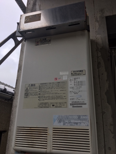 東京都新宿区 Ｔ様 都市ガス ノーリツエコジョーズ GT-C2462SAWX BL 24号シンプル（オート）追焚付給湯器 交換工事 交換前