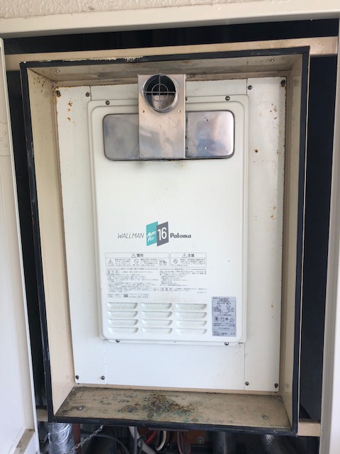 兵庫県神戸市北区 Ｋ様 都市ガス リンナイ給湯器 RUJ-A1610T 16号高温水供給式給湯器 交換工事 交換前