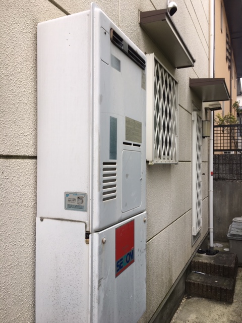 奈良県香芝市 Ｋ様 都市ガス リンナイエコジョーズ RUFH-E2405SAW2-3(A) 24号オート給湯暖房給湯器 交換工事 交換前