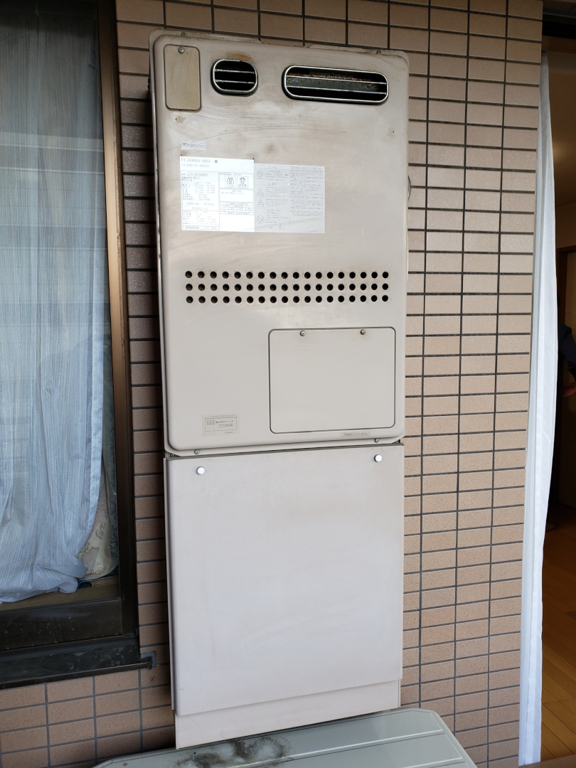 神奈川県川崎市高津区 Ｔ様 都市ガス ノーリツエコジョーズ GTH-C2450AW3H-1 BL 24号スタンダード（フルオート）給湯暖房給湯器 交換工事 交換前