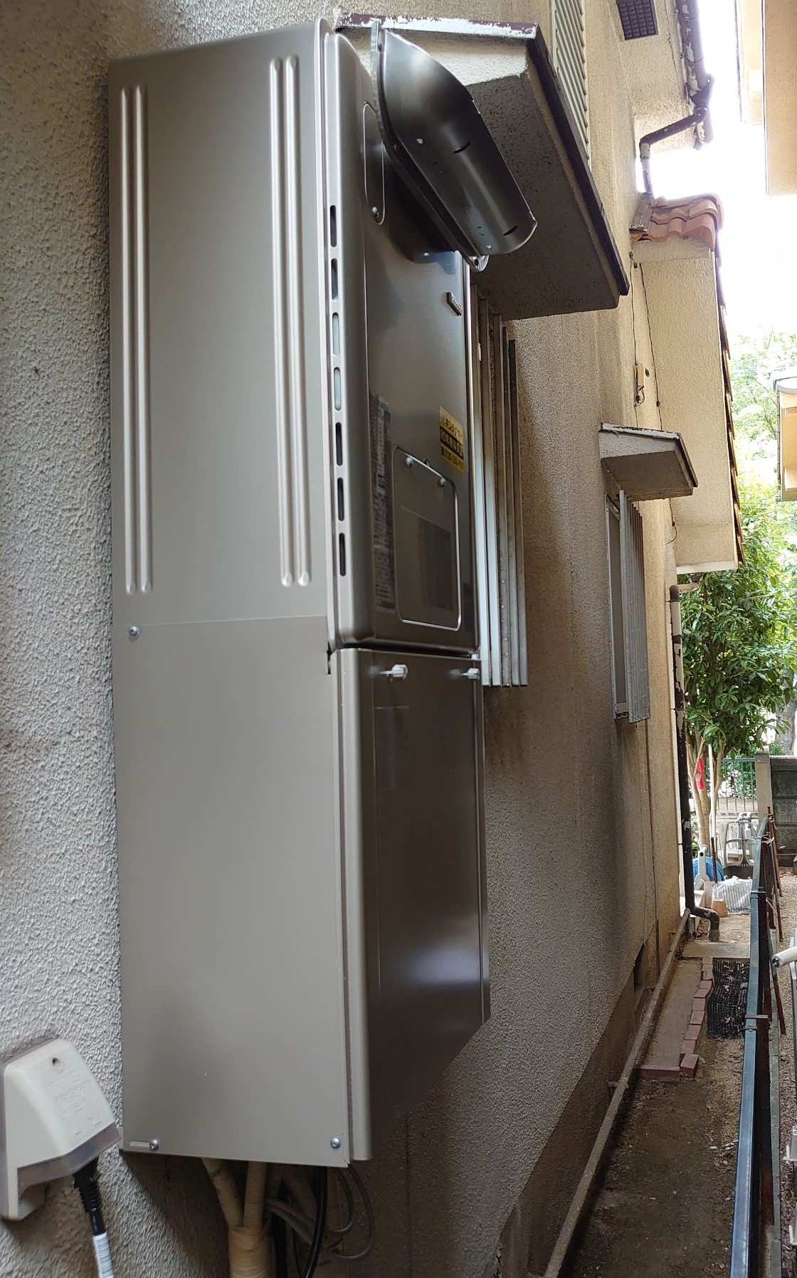 大阪府和泉市 Ｍ様 都市ガス リンナイエコジョーズ RVD-E2405SAW2-1(A) 24号オート給湯暖房給湯器 交換工事 交換後
