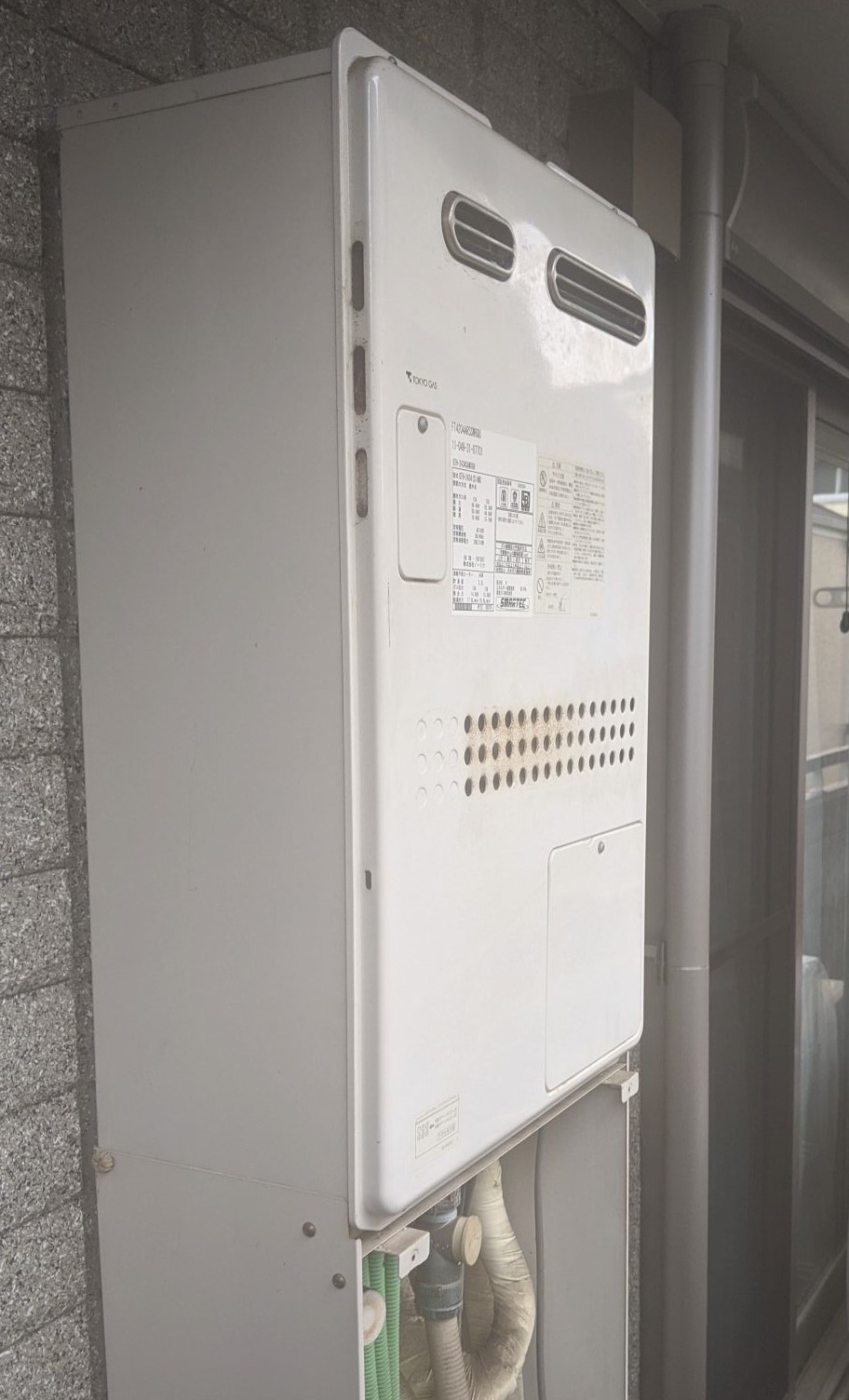 東京都板橋区 Ｓ様 都市ガス ノーリツエコジョーズ GTH-C2460SAW3H BL 24号シンプル（オート）給湯暖房給湯器 交換工事 交換前