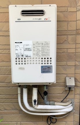 大阪府門真市 Ｍ様 都市ガス ノーリツ給湯器 GQ-1627AWX-DX BL 16号高温水供給式給湯器 交換工事 交換前