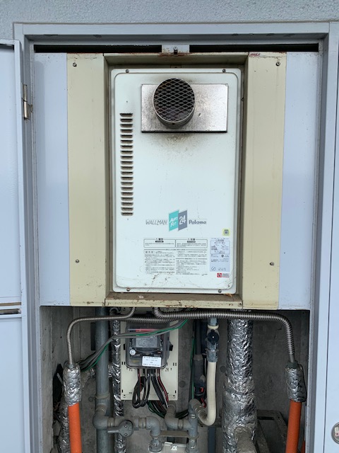 奈良県大和高田市 K様 都市ガス リンナイ給湯器 RUJ-A2400T  24号高温水供給式給湯器 交換工事 交換前