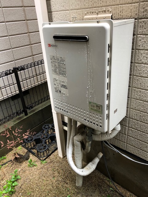 兵庫県神戸市東灘区 Ｔ様 都市ガス ノーリツ給湯器 GT-2460SAWX-1 BL 24号オート追焚付給湯器 交換工事 交換前