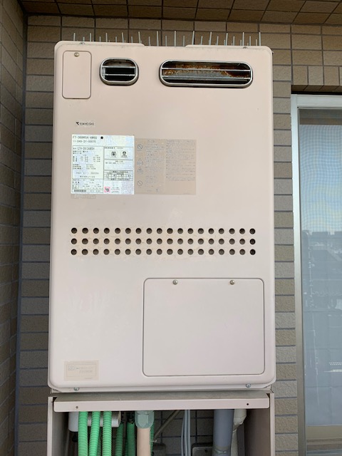 東京都調布市 N様 都市ガス ノーリツ給湯器 GTH-2444AWX3H-1 BL 24号フルオート給湯暖房給湯器 交換工事 交換前
