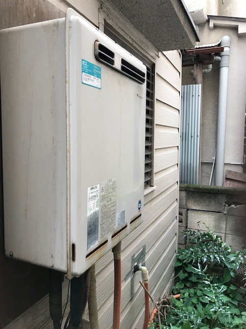 東京都北区 Ｈ様 都市ガス ノーリツ給湯器 GT-2060SAWX-1 BL 20号オート追焚付給湯器 交換工事 交換前