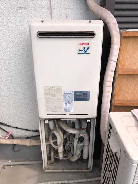 兵庫県西宮市 Ｙ様 都市ガス リンナイ給湯器 RUJ-A2400W 24号高温水供給式給湯器 交換工事 交換前