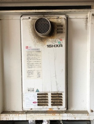 兵庫県加古川市 Ｏ様 都市ガス リンナイ給湯器 RUJ-A1610T-L 16号高温水供給式給湯器 交換工事 交換前
