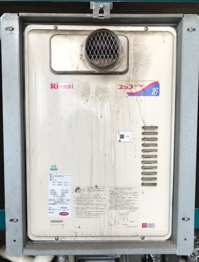 兵庫県姫路市 Ｔ様 都市ガス リンナイ給湯器 RUJ-A1610T 16号高温水供給式給湯器 交換工事 交換前