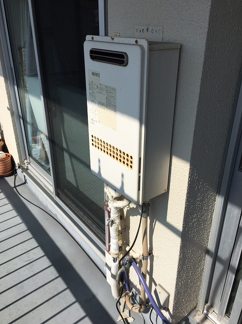 神奈川県横浜市中区 T様 都市ガス ノーリツ給湯器 GQ-1627AWX-DX BL 16号高温水供給式給湯器 交換工事 交換前