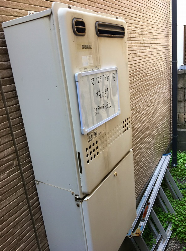 東京都江戸川区 Ｍ様 都市ガス ノーリツ給湯器 GT-2460SAWX-1 BL 24号オート追焚付給湯器 交換工事 交換前