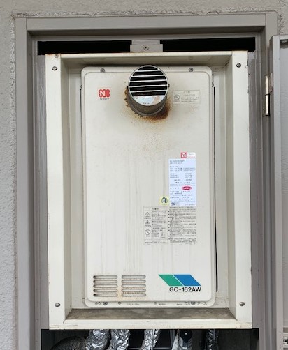兵庫県明石市 Ｇ様 都市ガス リンナイ給湯器 RUJ-A1610T 16号高温水供給式給湯器 交換工事 交換前