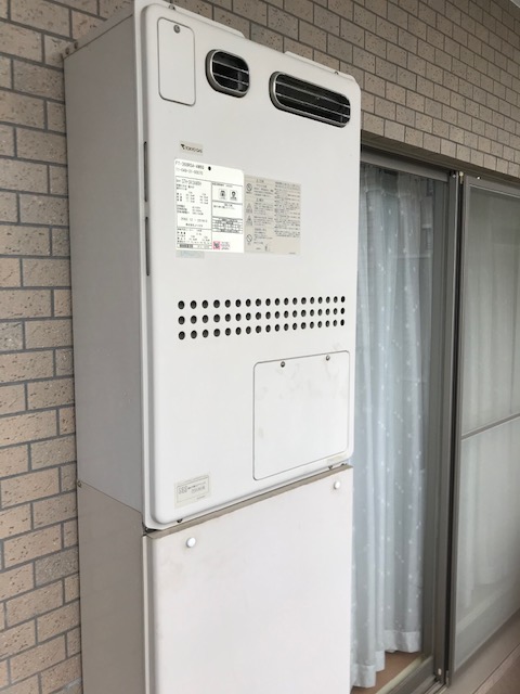 東京都三鷹市 Ａ様 都市ガス ノーリツエコジョーズ GTH-C2460AW3H BL 24号スタンダード（フルオート）給湯暖房給湯器 交換工事 交換前