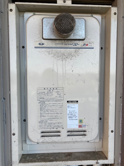 兵庫県神戸市垂水区 Ｙ様 都市ガス リンナイ給湯器 RUJ-A1610T 16号高温水供給式給湯器 交換工事 交換前