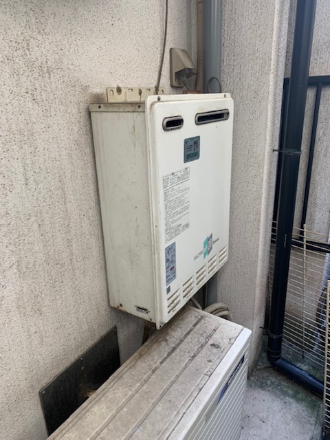 大阪府寝屋川市 Ｏ様 都市ガス ノーリツ給湯器 GT-2060SAWX-1 BL 20号オート追焚付給湯器 交換工事 交換前