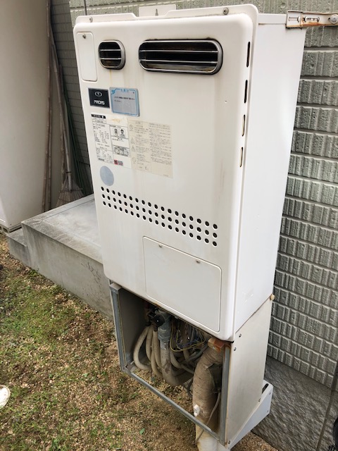 兵庫県神戸市北区 Ｏ様 都市ガス ノーリツエコジョーズ GTH-C2460SAW3H BL 24号シンプル（オート）給湯暖房給湯器 交換工事 交換前