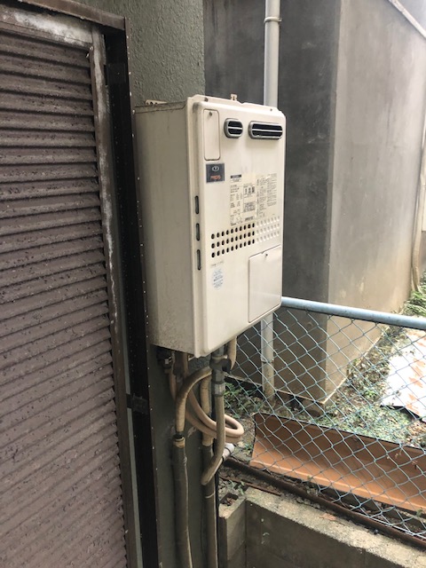 大阪府高槻市 T様 都市ガス ノーリツ給湯器 GT-2460SAWX-1 BL 24号オート追焚付給湯器 交換工事 交換前