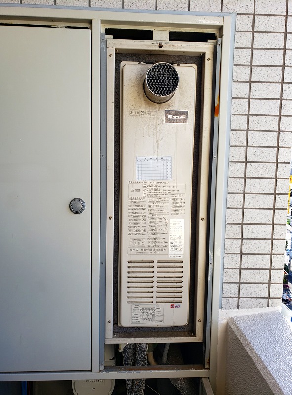 千葉県船橋市 N様 都市ガス リンナイ給湯器 RUFH-SA2400AT2-6 24号フルオート給湯暖房給湯器スリムタイプ 交換工事 交換前